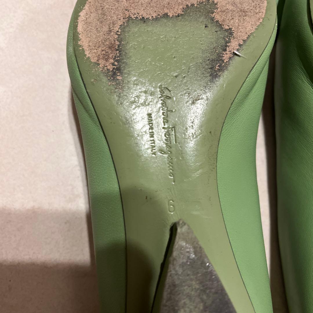 フェラガモ viva グリーン　6D