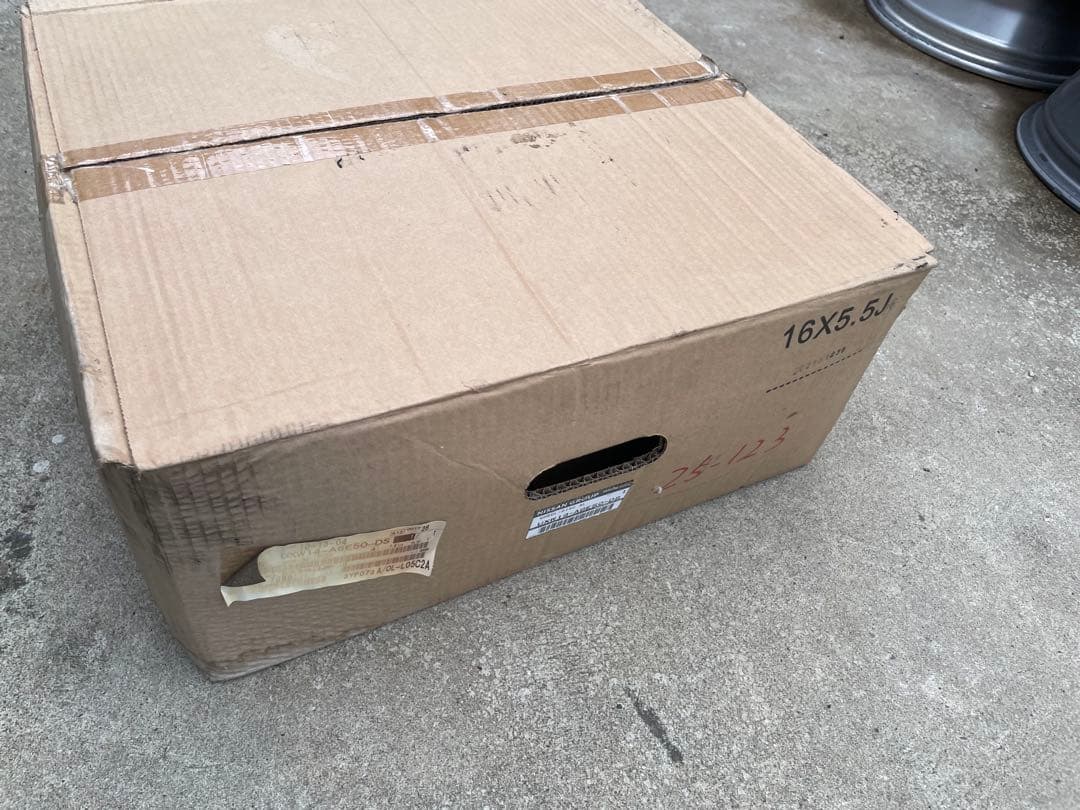 日産　ノート　E13 純正ホイール　ホイールキャップ　セット　16インチ