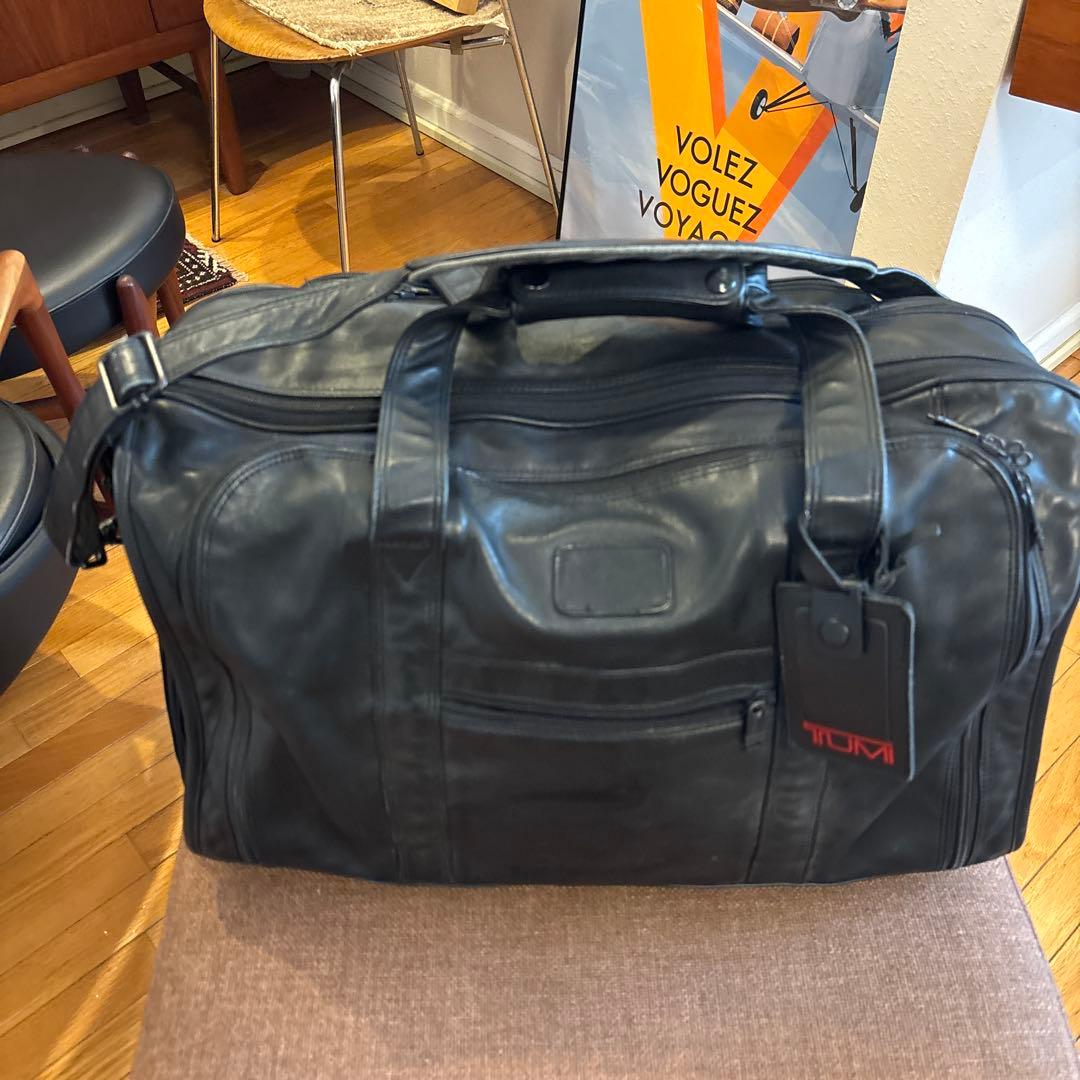 TUMI 革製旅行バッグ