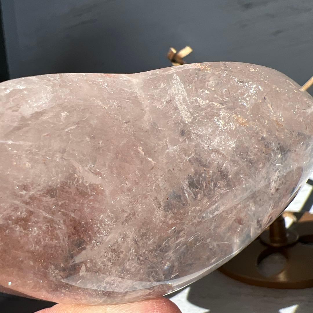 天然石　ピンクアクォーツ　ぷっくりハート　台座付き