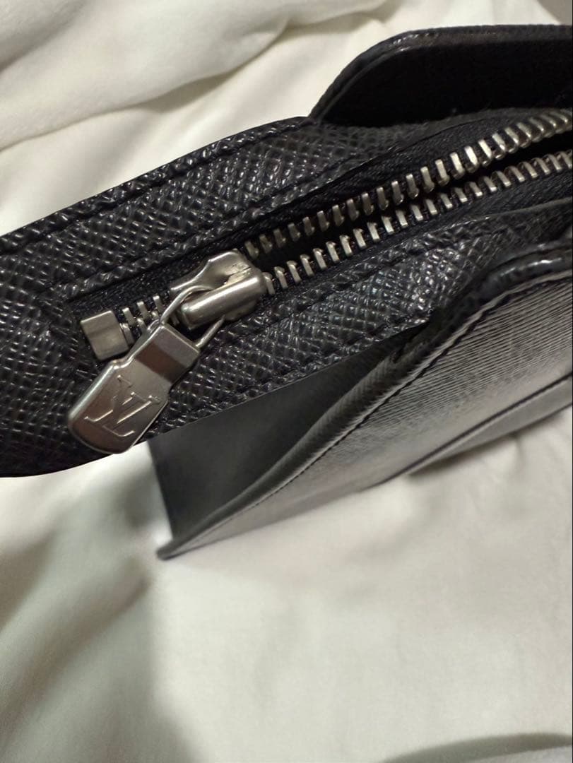 ルイヴィトン タイガ ポルトドキュマン ロザン アルドワーズ ブラック