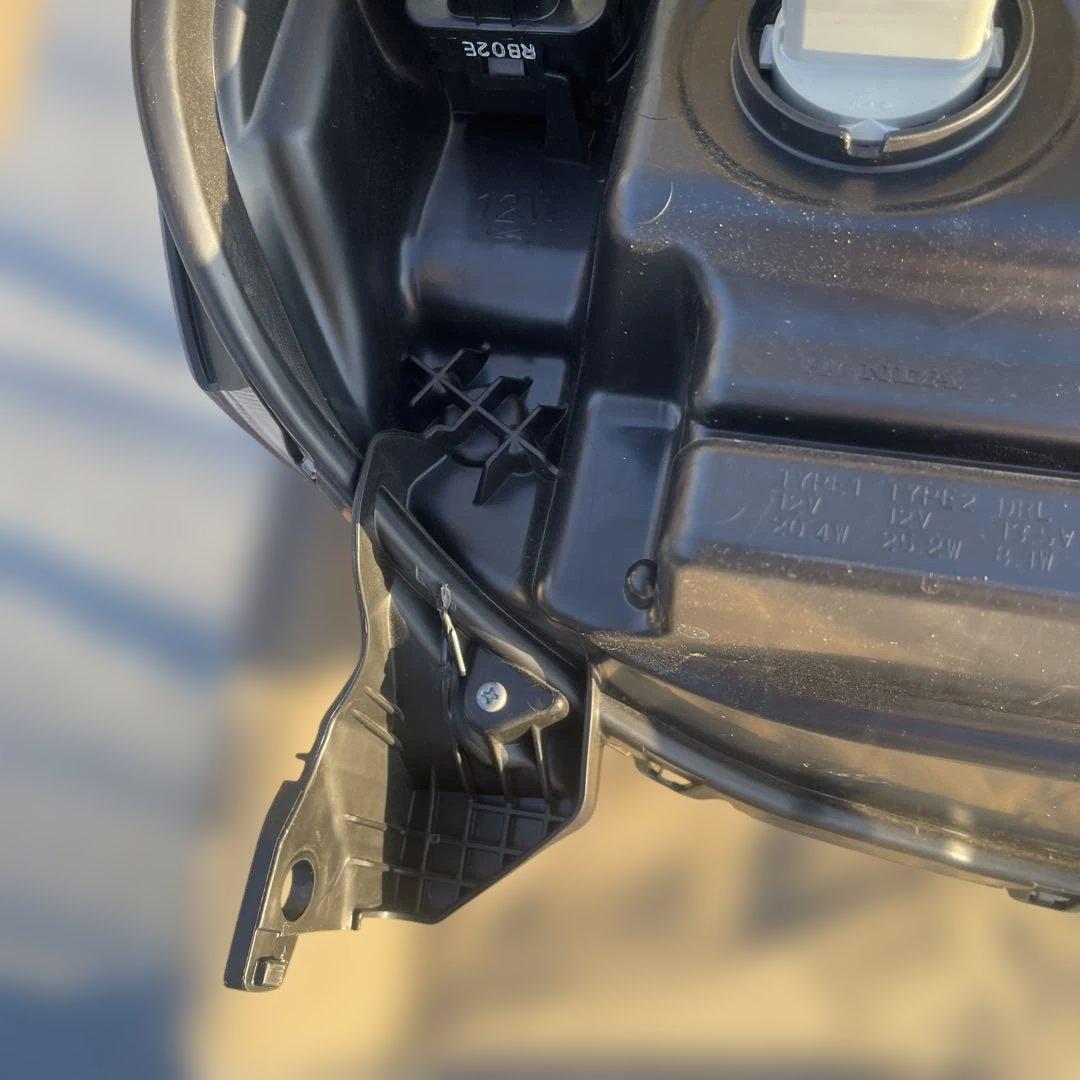 JF5 N-BOXカスタム左中古ヘッドライト　33150-32R-J03