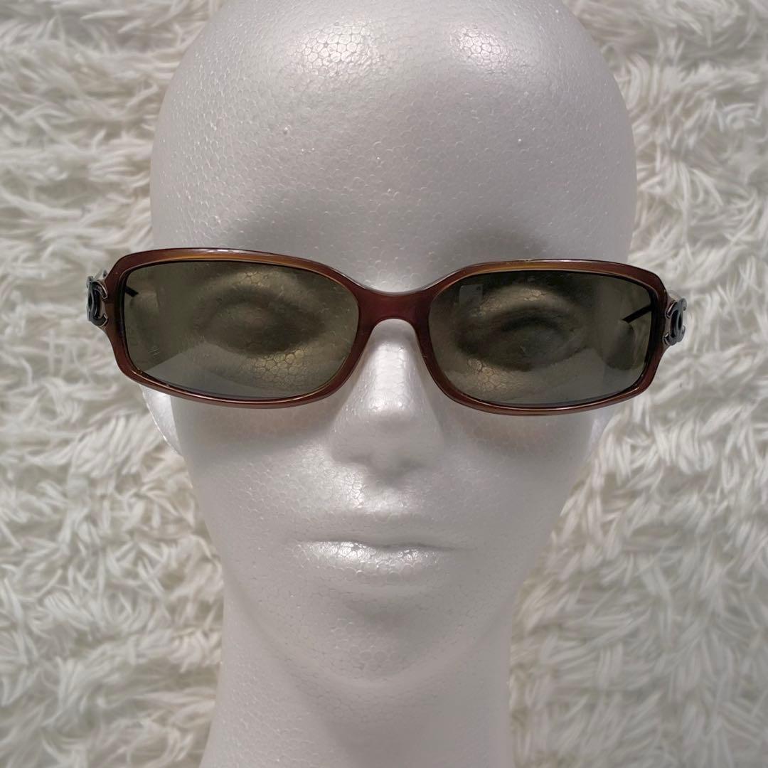 おしゃれ ★ シャネル ココマーク付き サングラス ブラウン レザーケース付き