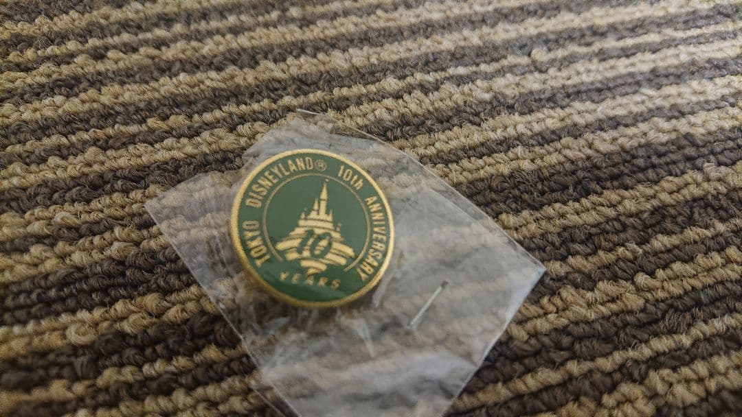 東京ディズニーランドキャスト関係者ピンバッチ緑色含む9個