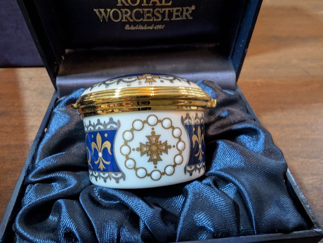 Worcester ダイヤモンド記念限定カップ＆トリンケットボックス