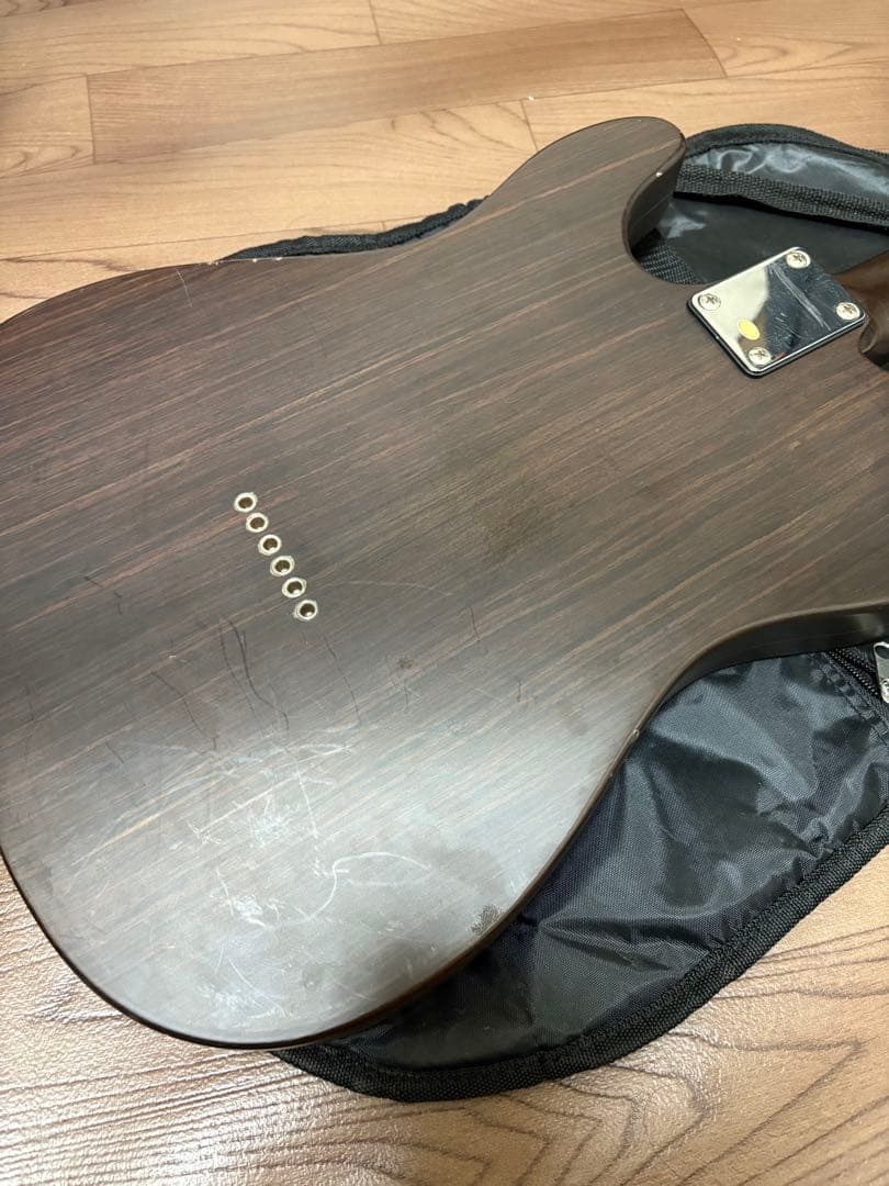 Bacchus UNIVERSE SERIESエレキギター ブラウン木製