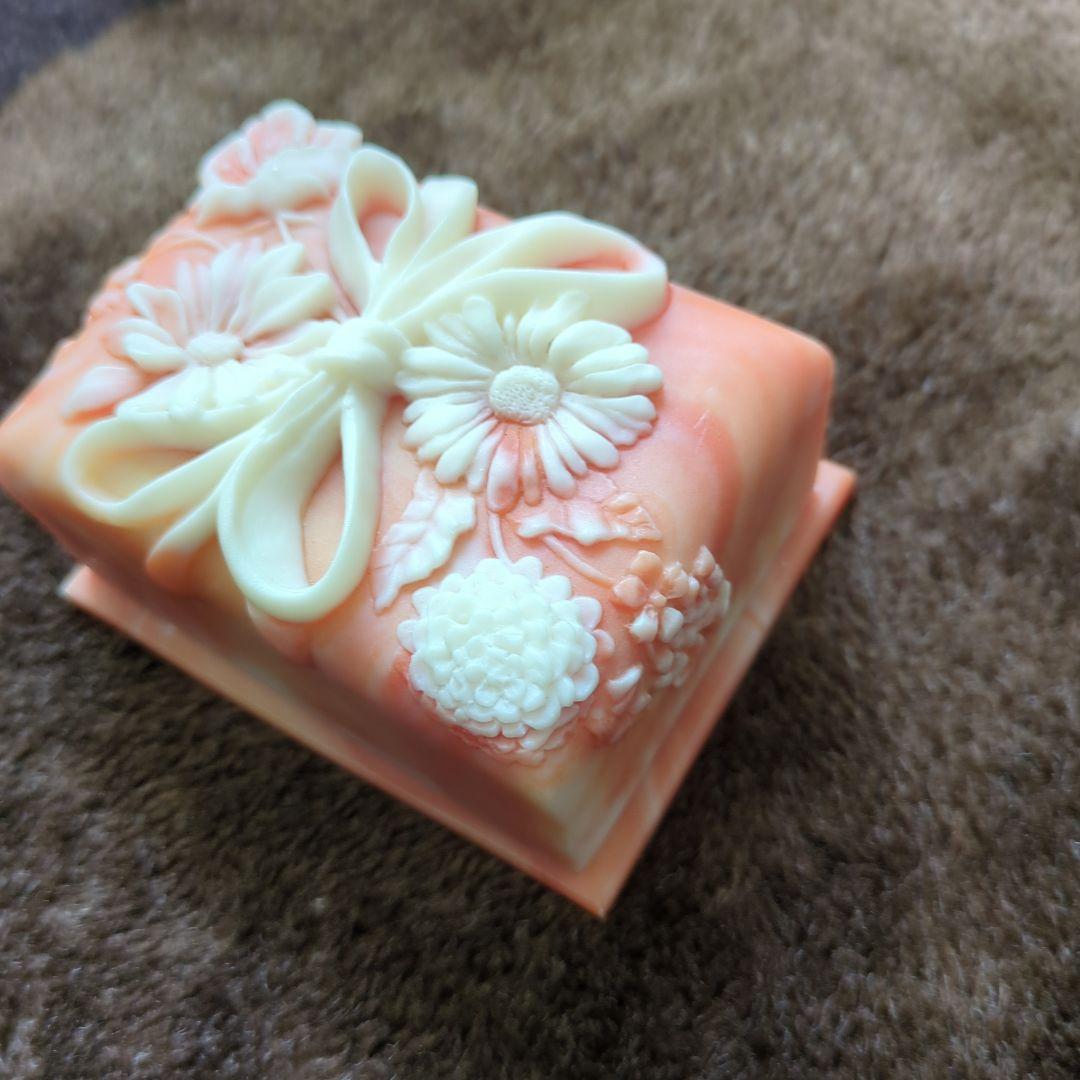 オレンジ色の花模様小物入れ Avondale HANDCRAFTED