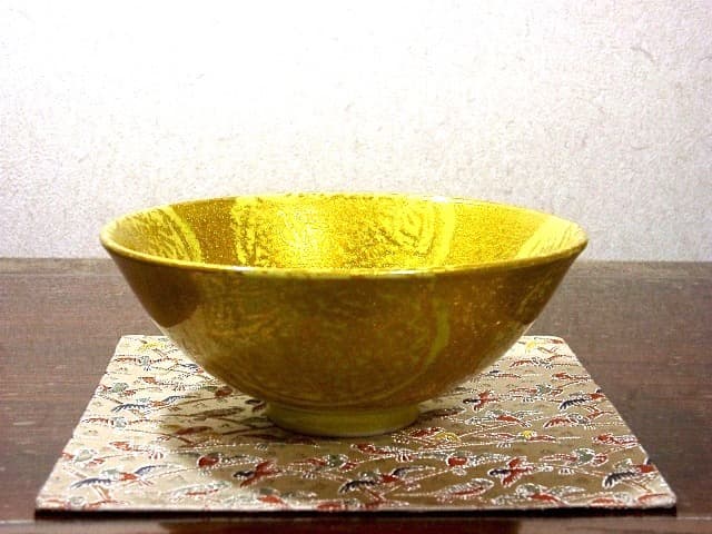 平戸　三河内焼　山玉泉 十四代福本弥次右衛門　茶碗　無傷　共箱　保証。