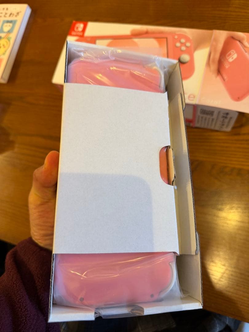 Nintendo Switch Lite コーラル m