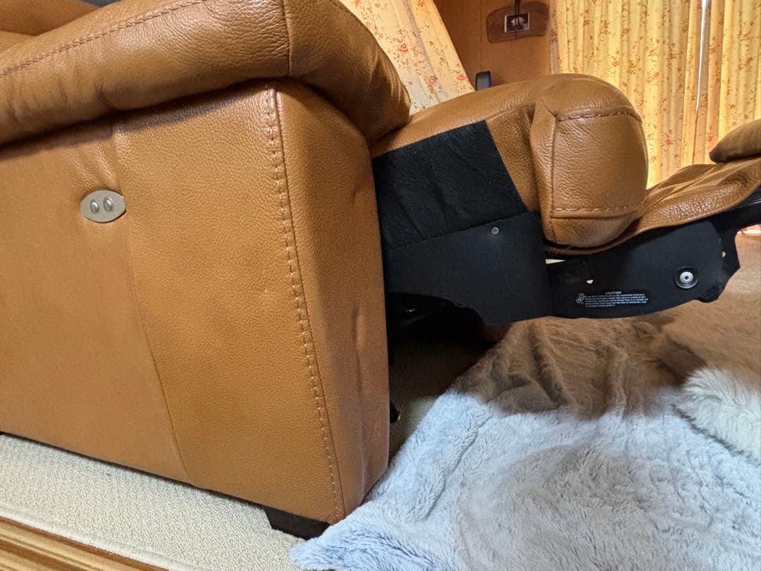 【本皮・送料込】ニトリ2人用右電動リクライニングソファ (ナツッジ社）