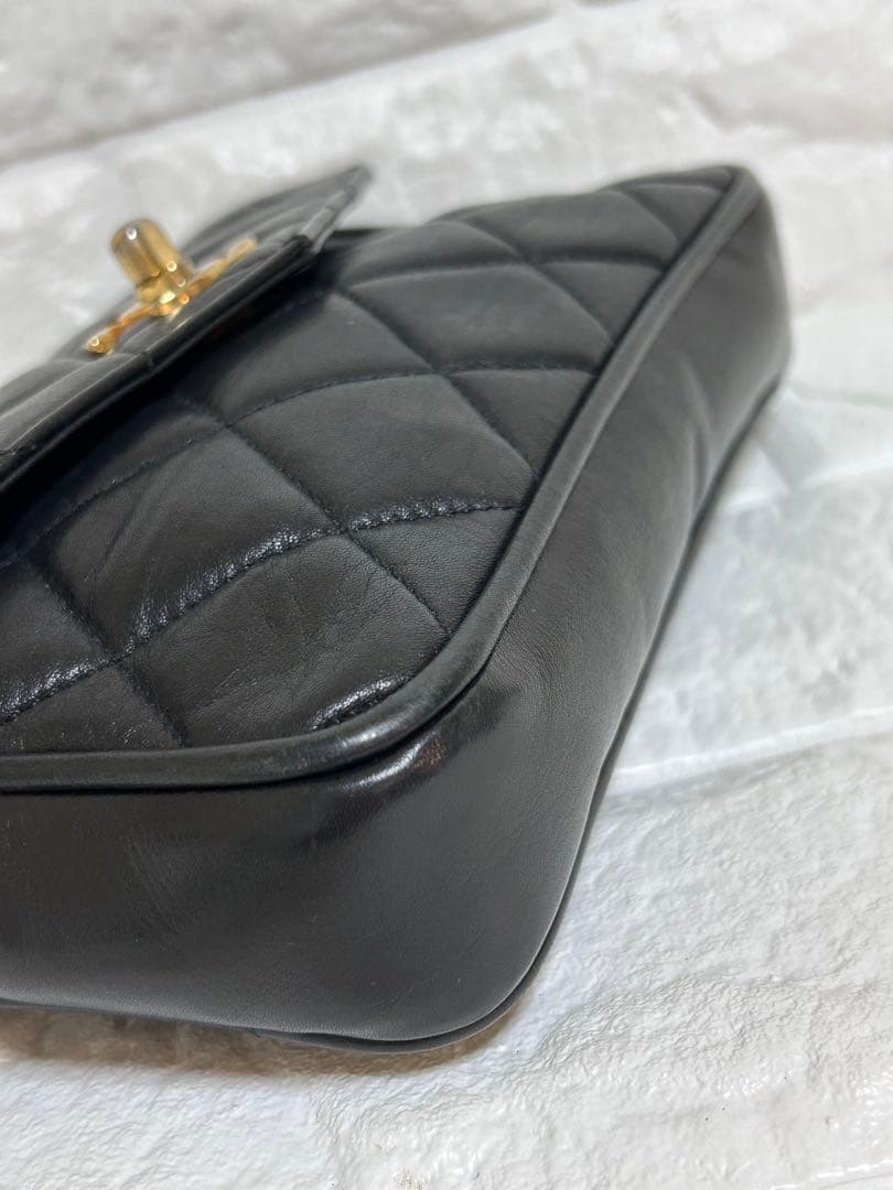 【良品】CHANELシャネルマトラッセボディバッグ　ターンロック