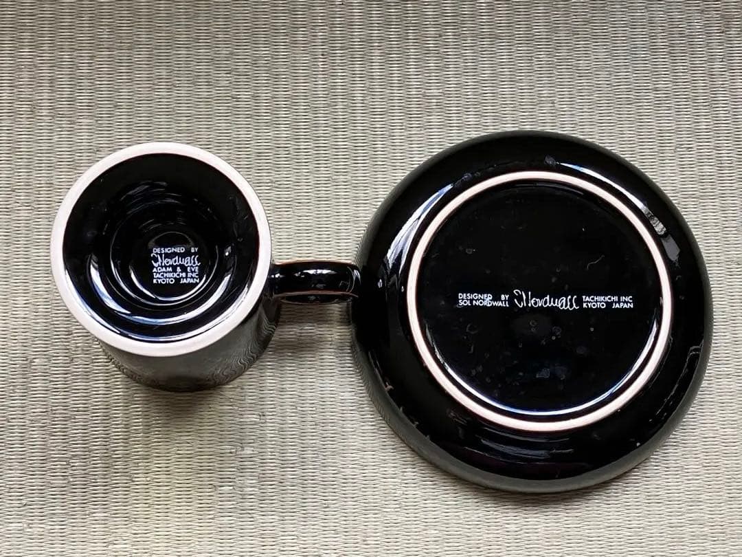 黒色カップと皿セット（スタンド付き）