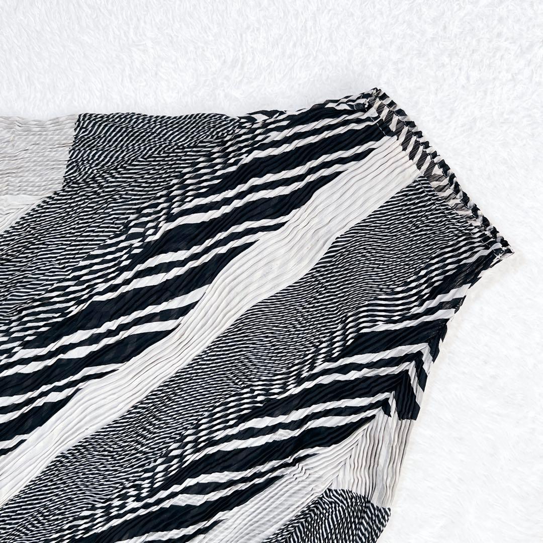 ISSEY MIYAKE イッセイミヤケ プリーツ カットソー ストライプ 黒