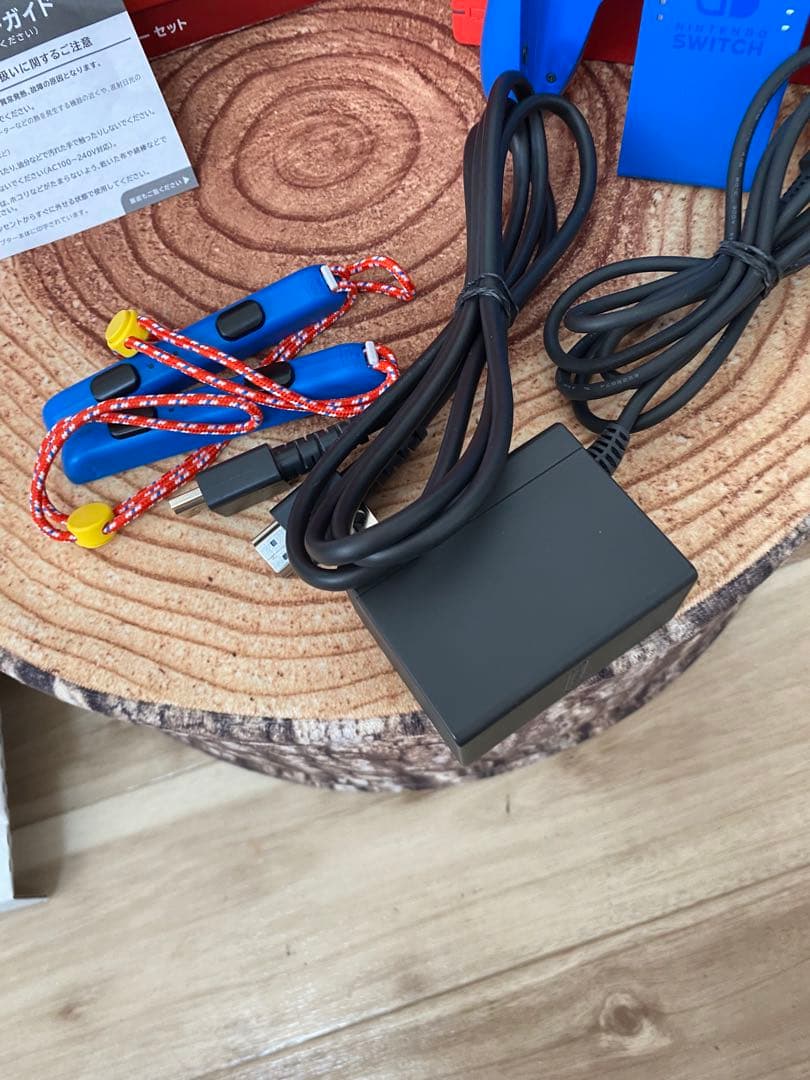 Nintendo Switch ニンテンドースイッチ本体　マリオレッド