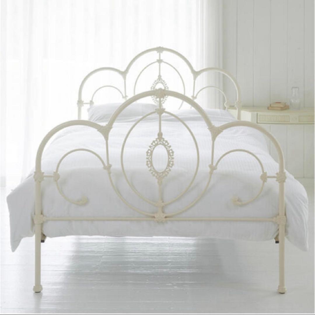 ローラアシュレイ ベッドフレーム　ダブル