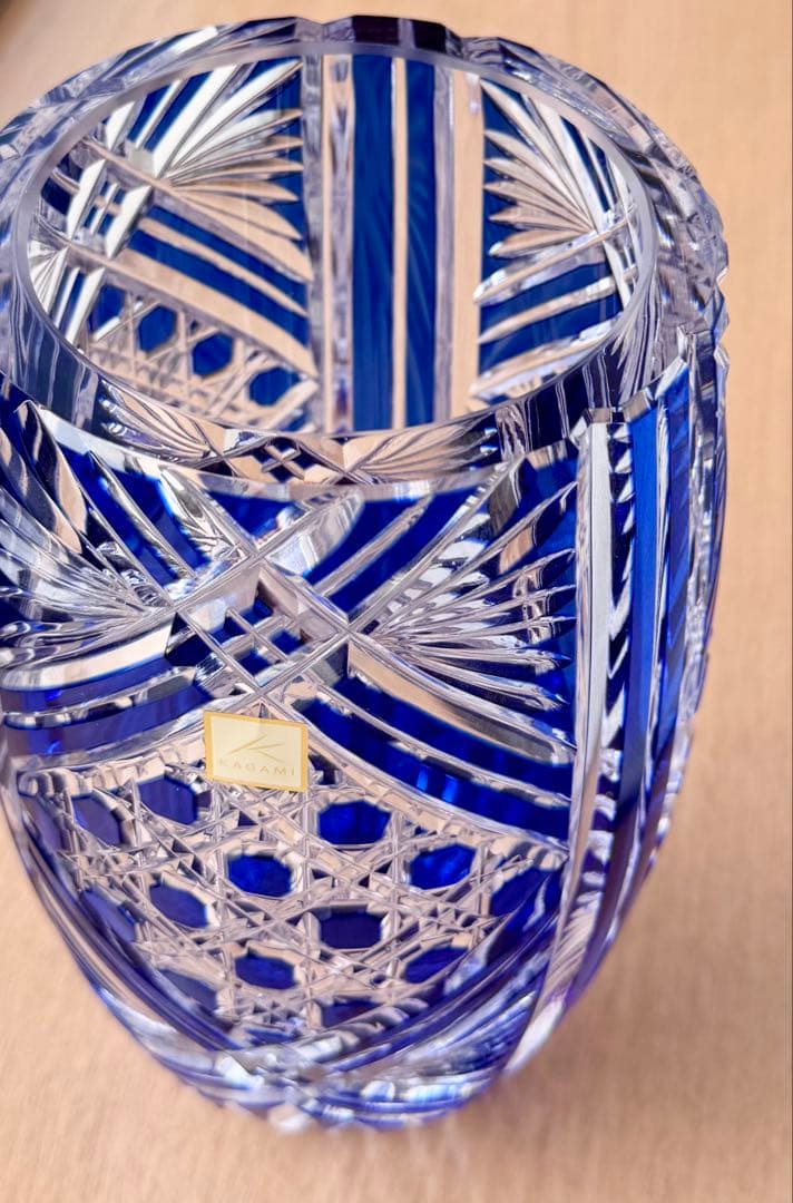 カガミクリスタル　切子　花瓶 中型　青 江戸切子 笹っ葉に八角籠目紋