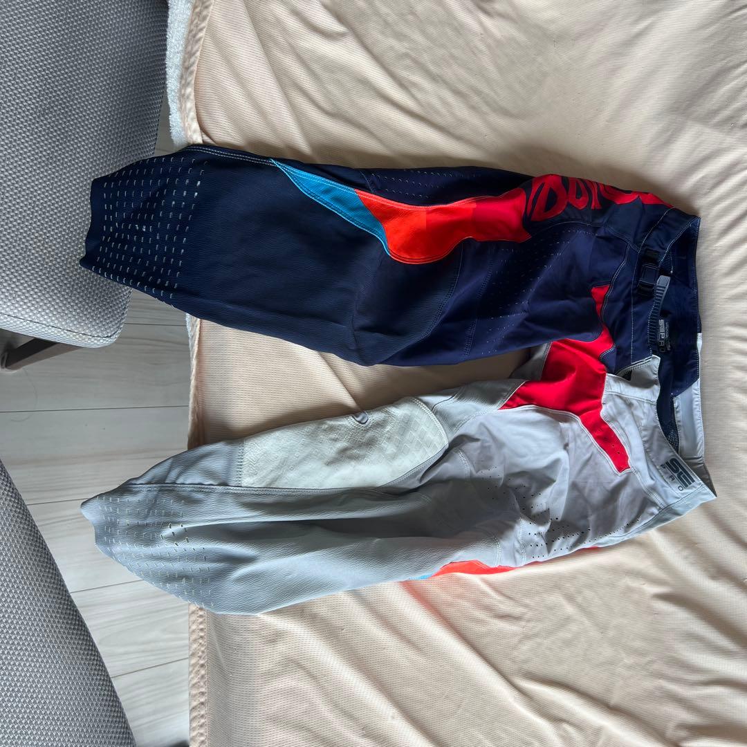 トロイリーデザインウェアと膝プロテクター