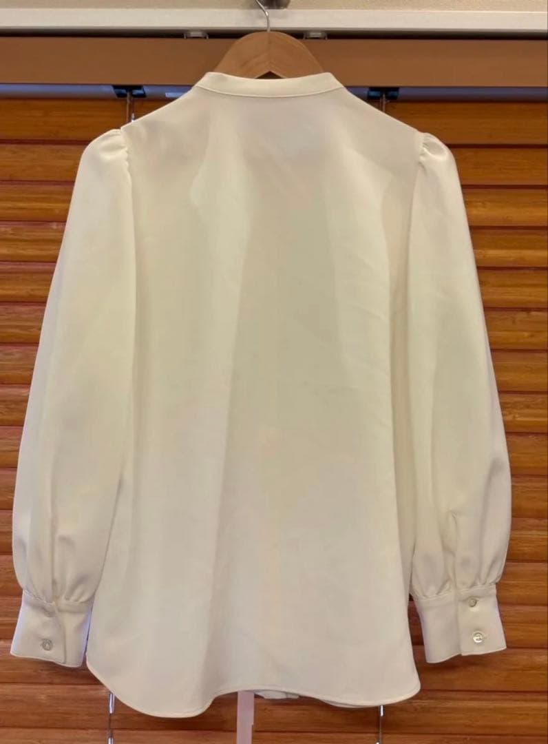 【KUMIKYOKU NAVY】コンフォータブルドレープ フリルブラウス　組曲Ｓ