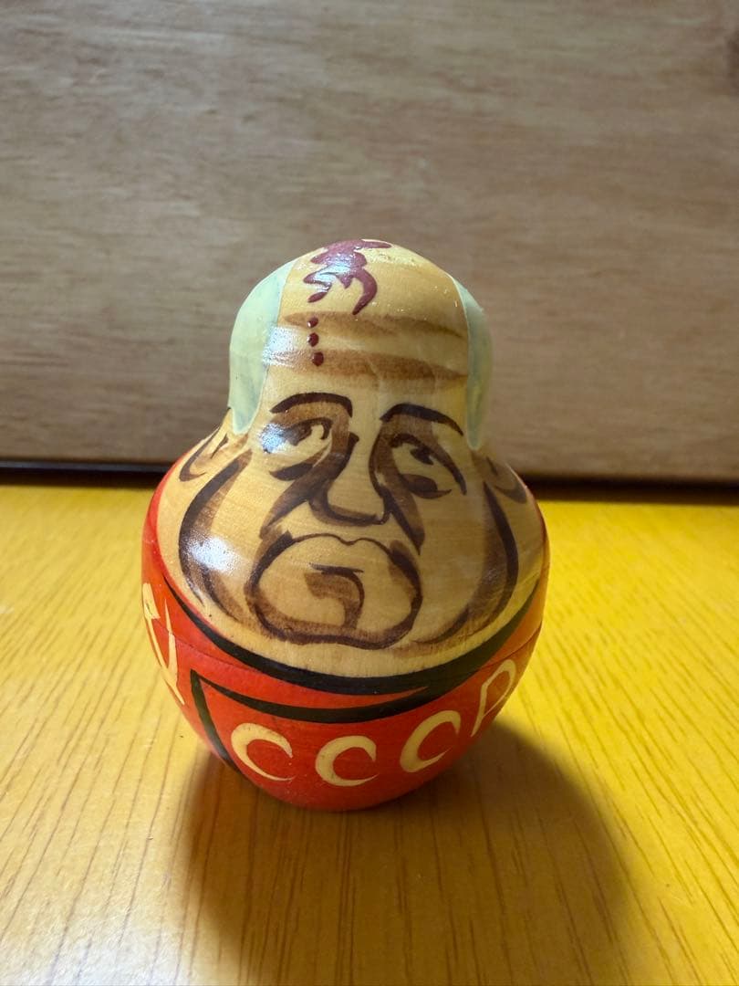 政治家デザインの木製マトリョーシカ