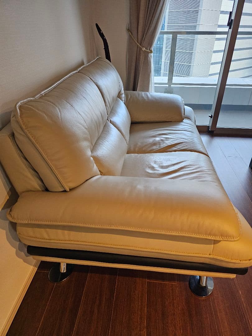 最終価格【美品、送料込み】ライトベージュ皮革(牛) 2人掛けワイドソファ
