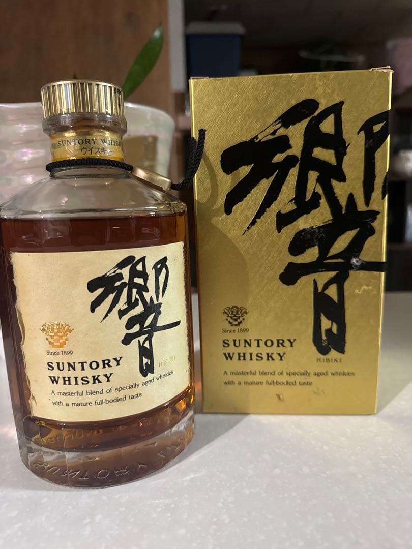 Suntory Whisky 金色パッケージ入り