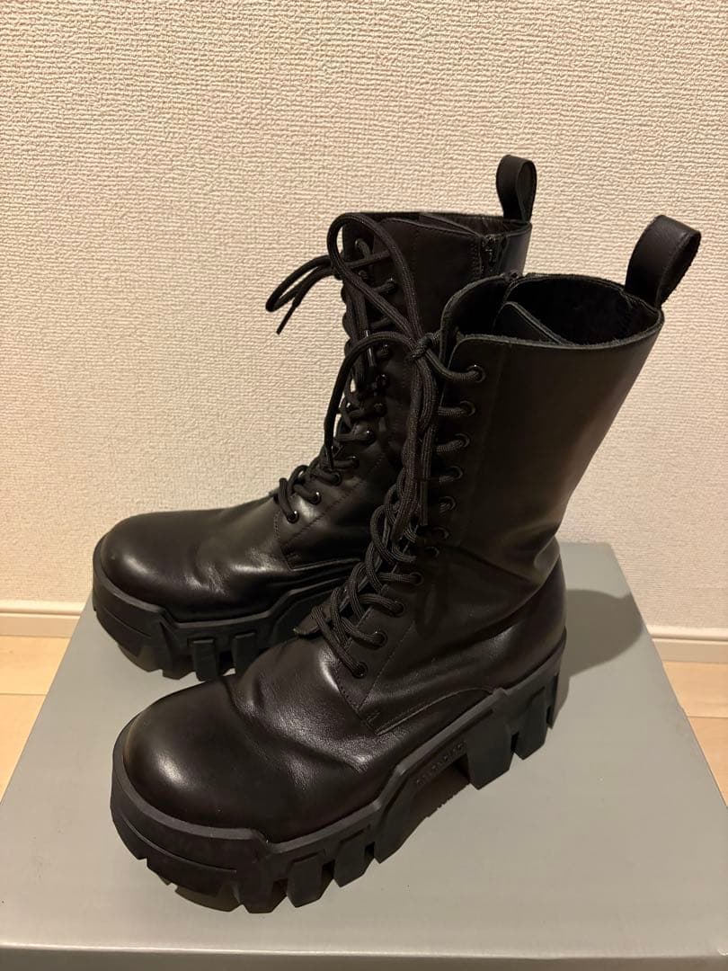 BALENCIAGA　厚底ブーツ