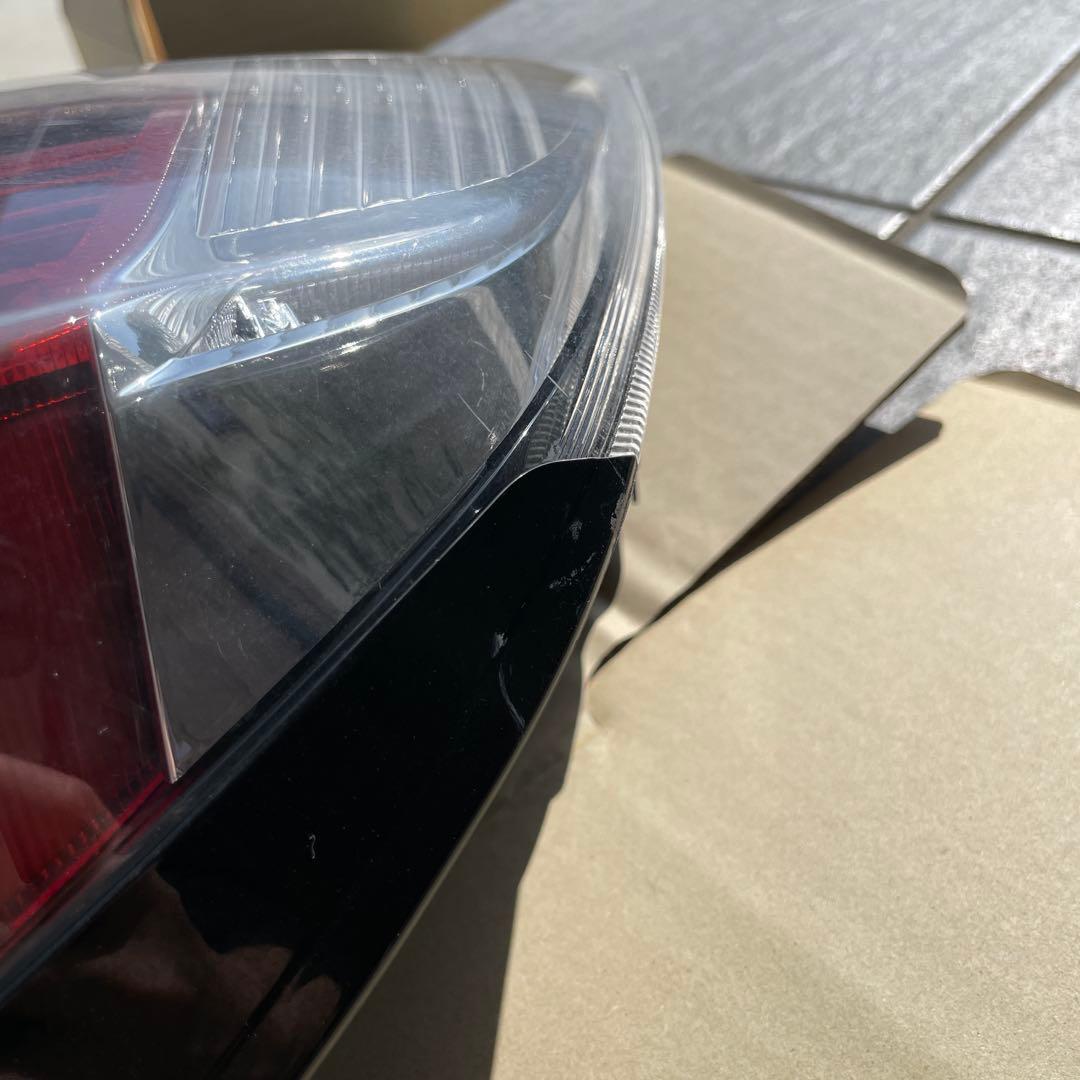 アクア　ライト　NHP10 左テールランプ ユニット　中古品