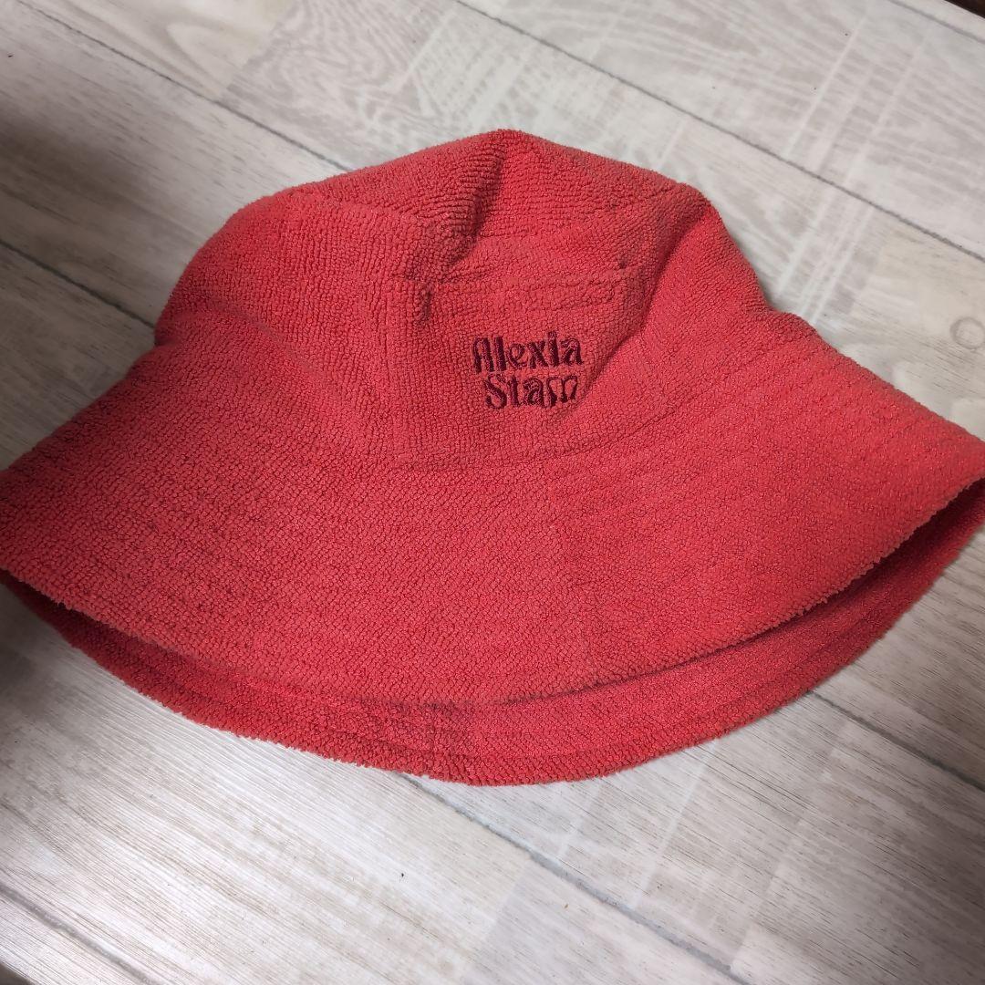 alexia stanハット
