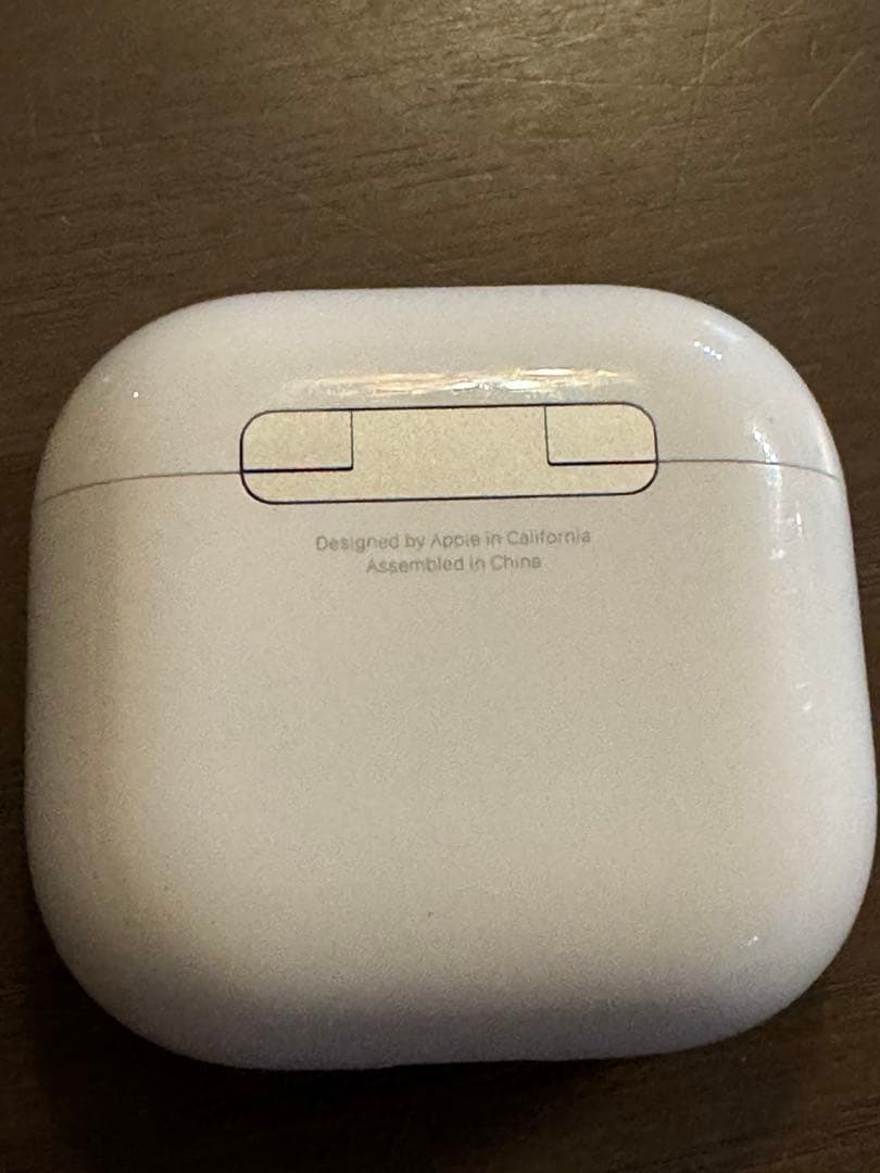 ◆美品◆犬の刻印入りアクティブノイズキャンセリング搭載AirPods 4