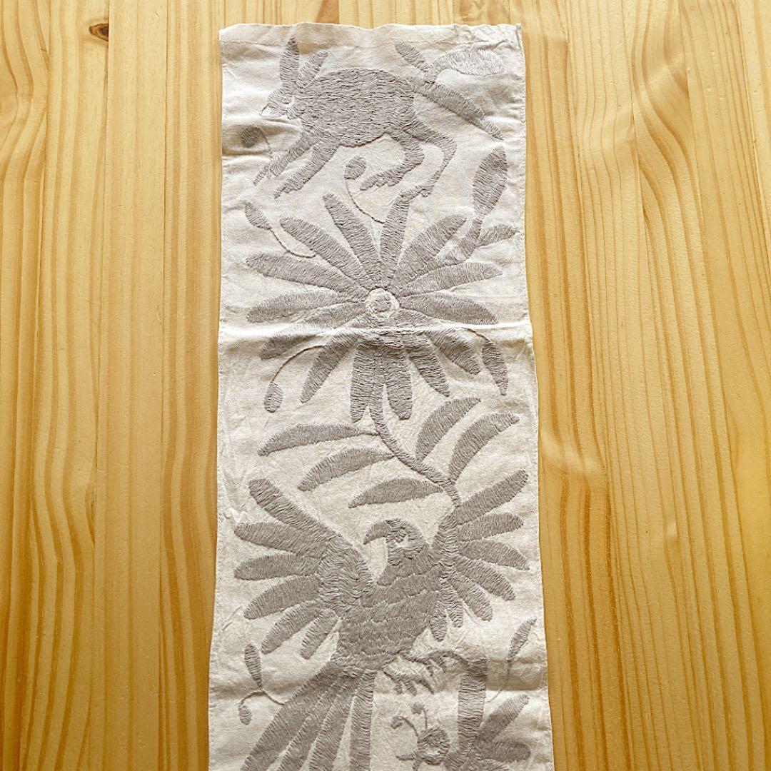 新品＊テーブルランナー＊グレー系＊オトミ刺繍＊メキシコ雑貨＊キッチン＊インテリア