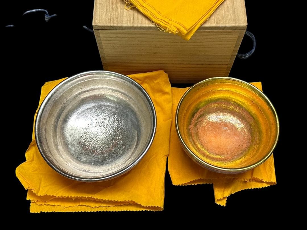 未使用品 嶋台茶碗 松楽作 金色 銀色 茶碗2個 楽焼き 楽茶碗 共布 共箱入り