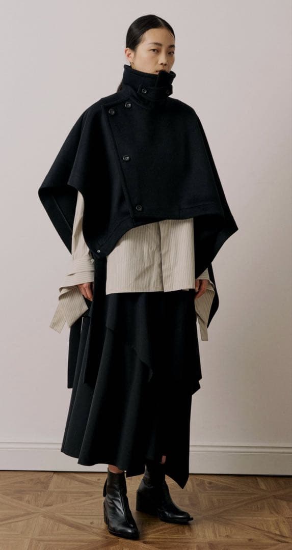 新品タグ付UJOH Asymmetry Cape