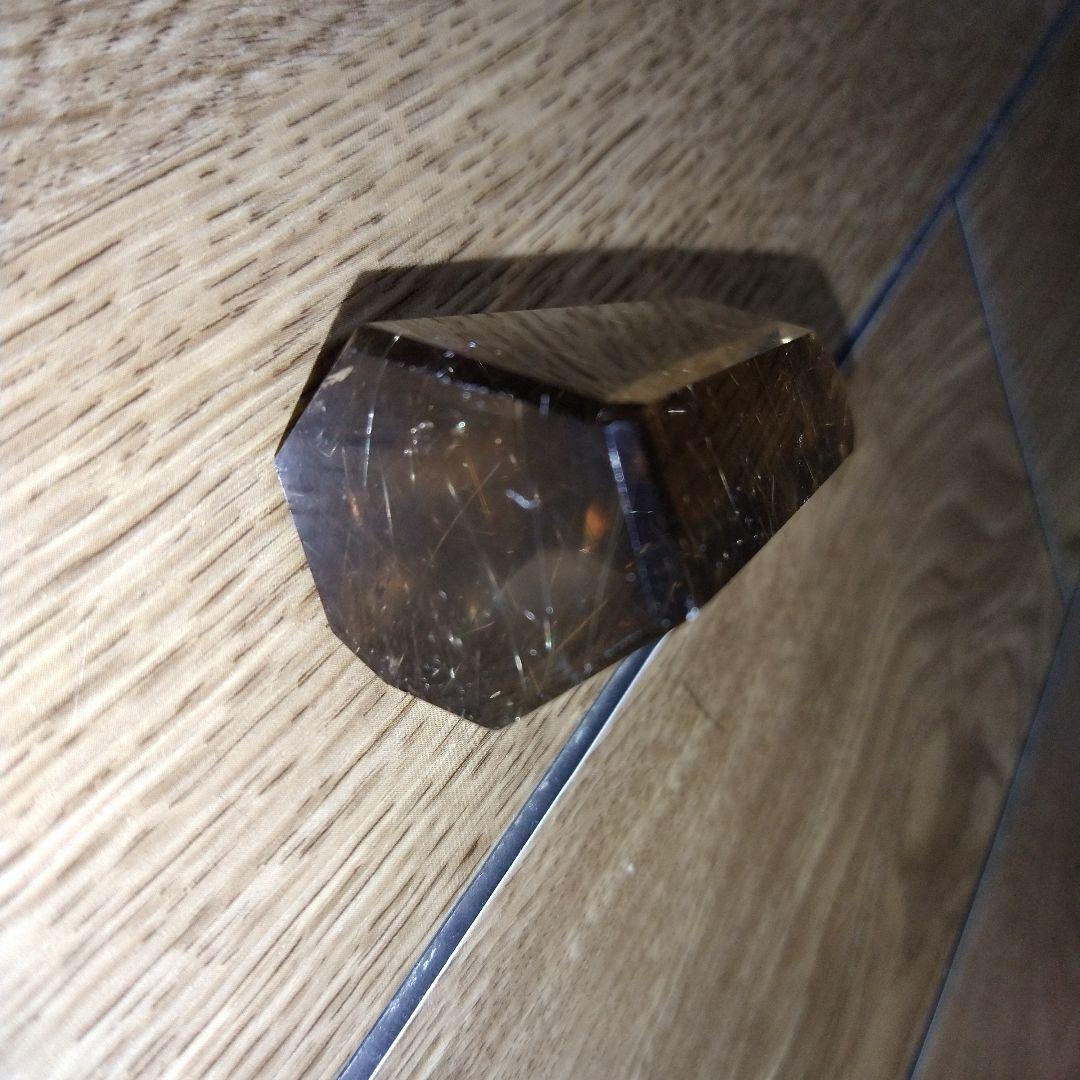 スモーキークオーツ　針入り