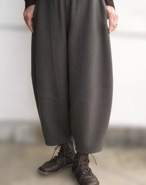 ヨーガンレール　ラム圧縮ウール　バルーンパンツ　黒　ババグーリ