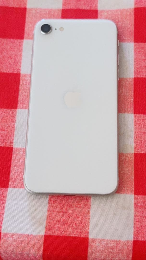 Apple iPhone SE3 64GB ホワイト 本体