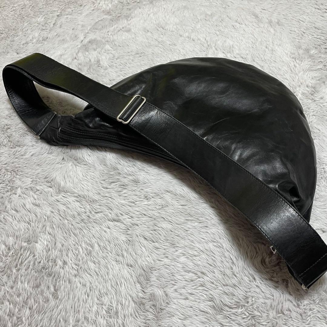 m0851 ショルダーバッグ　オールレザー　アニリンレザー　光沢　ブラック