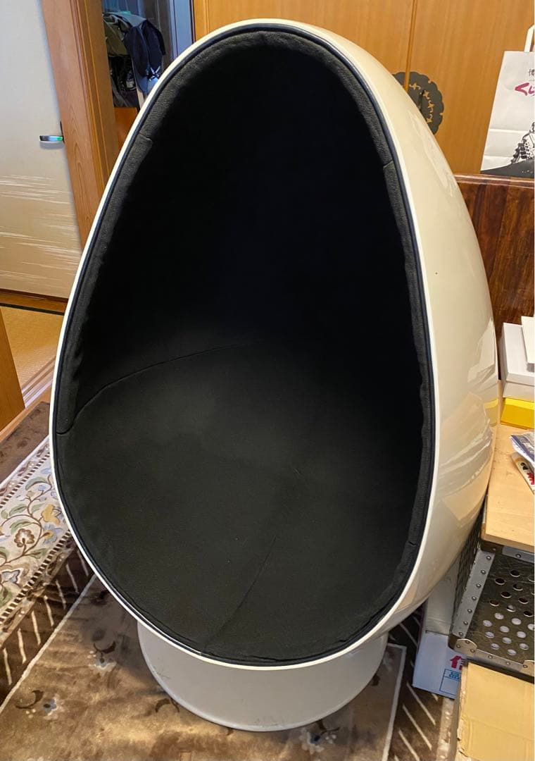 エッグ　ボール　チェア　レトロフューチャー　家具　インテリア　スペースエイジ