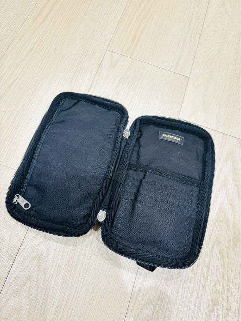 BALENCIAGA ブラック サコッシュ