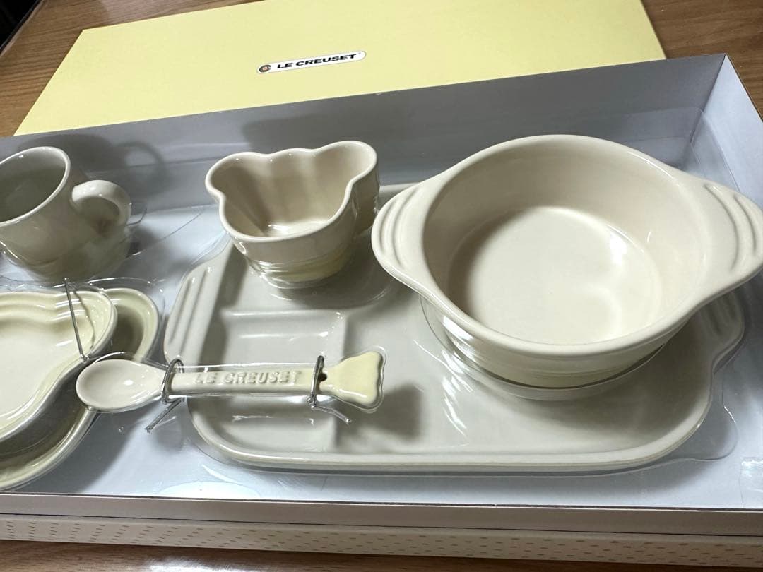 【値下げ】新品未使用　Le Creuset ベビー用食器セット クリーム色
