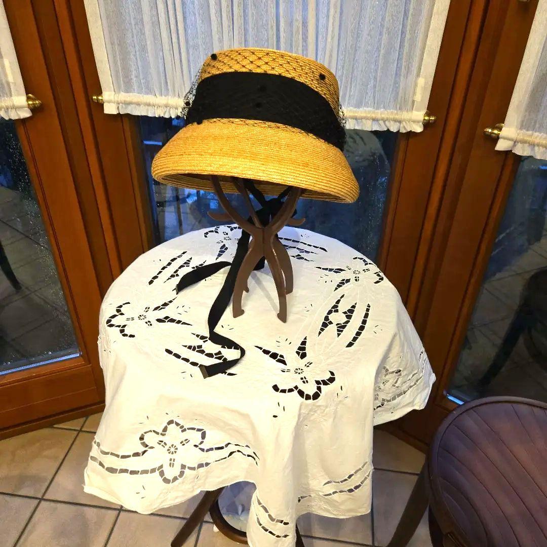 ベージュ 麦わら帽子 黒いネット装飾