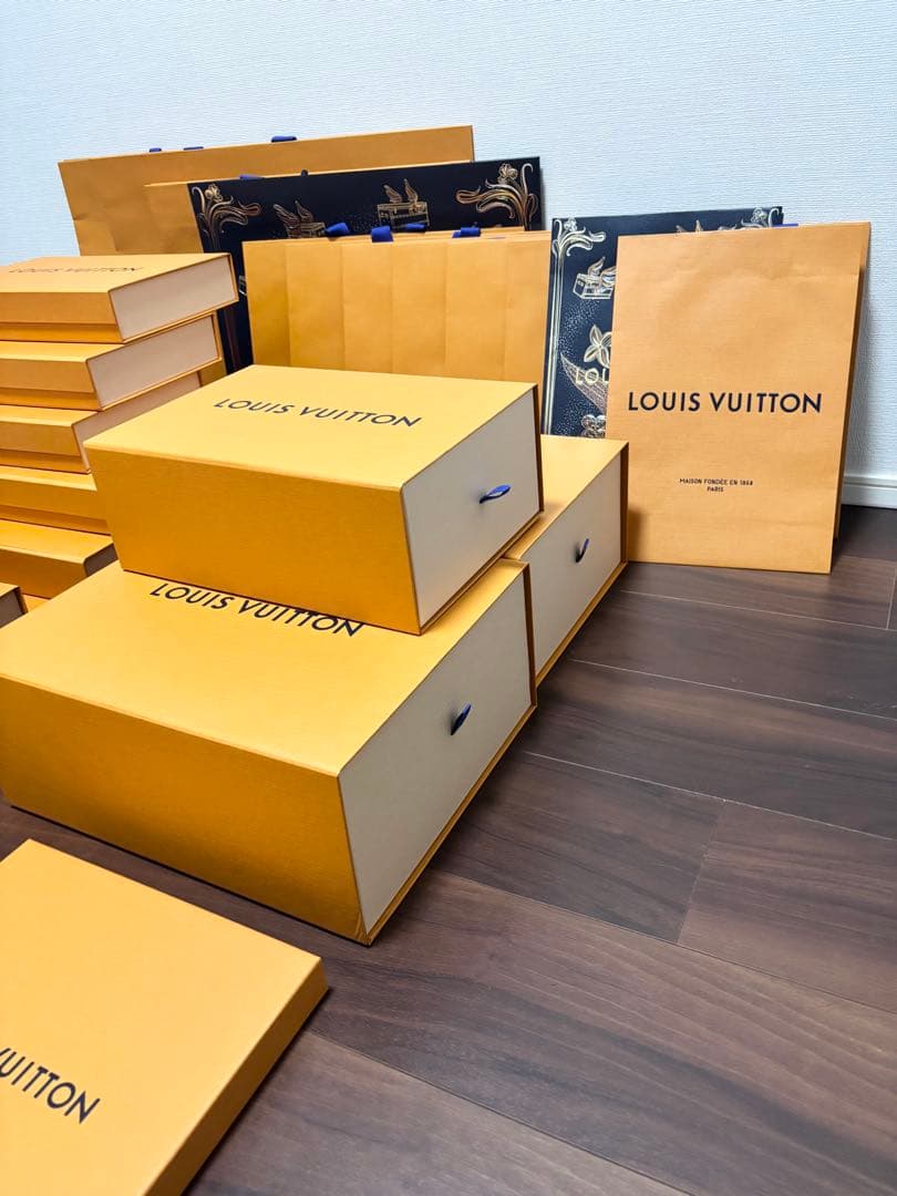 ルイヴィトン 空箱13個、袋14個 その他