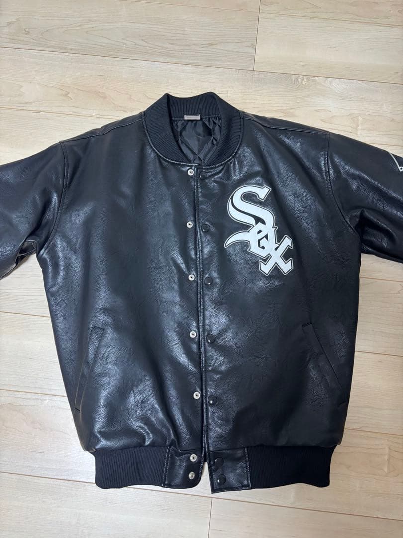 シカゴホワイトソックス ブラックレザー スタジャン