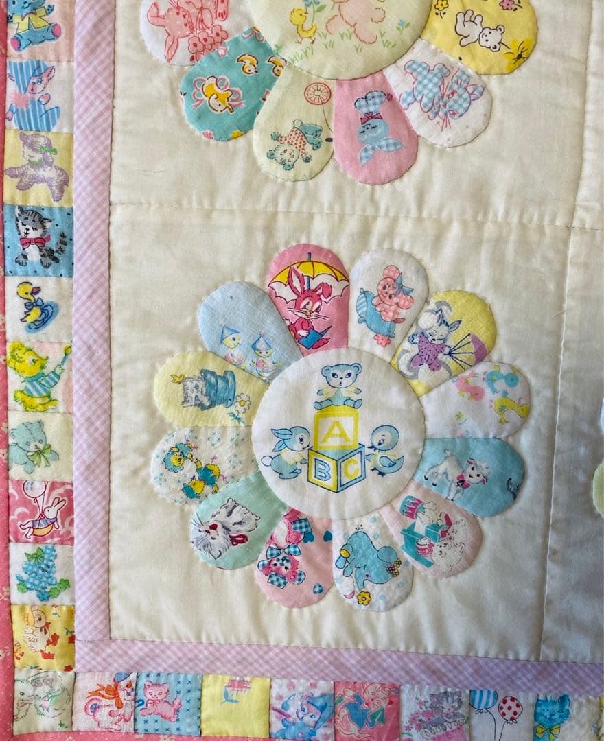 パッチワークキルト　ビンテージのドレスデンのキルト