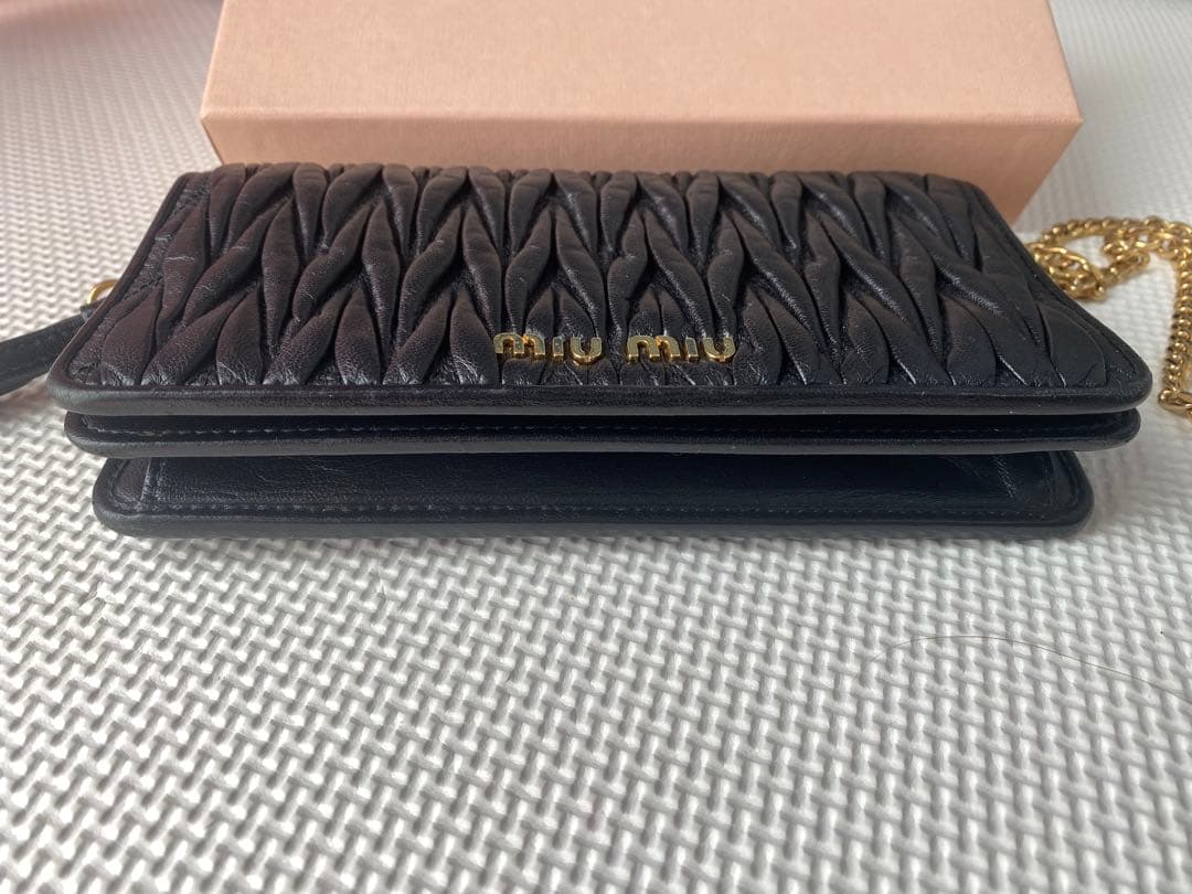 miumiu チェーンウォレット