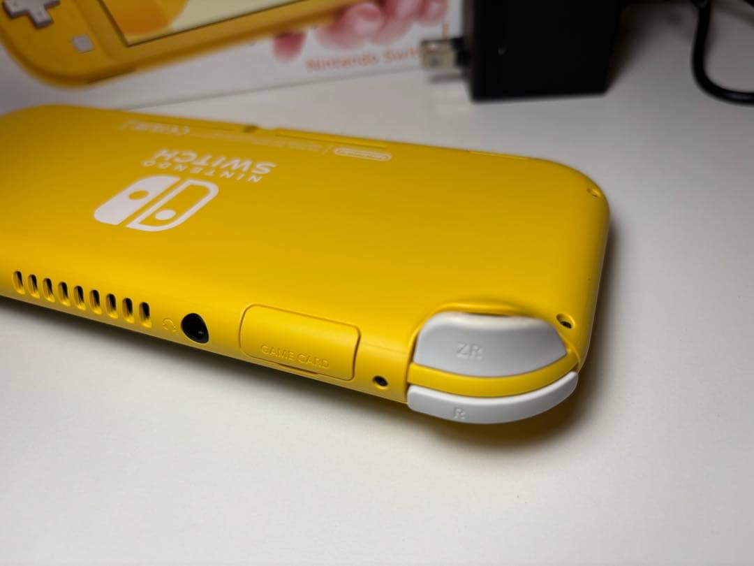 【美品】任天堂 スイッチライトNintendo Switch Lite