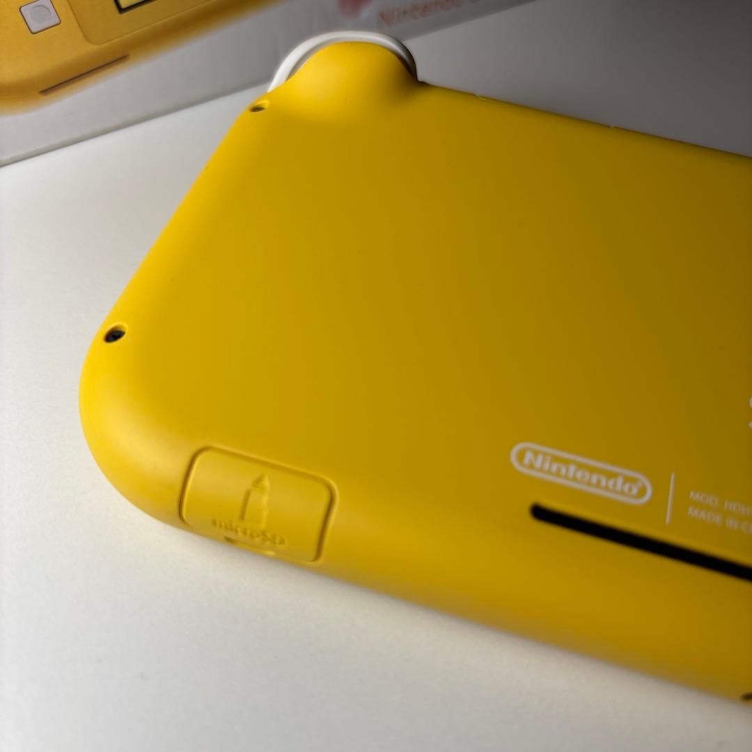 【美品】任天堂 スイッチライトNintendo Switch Lite