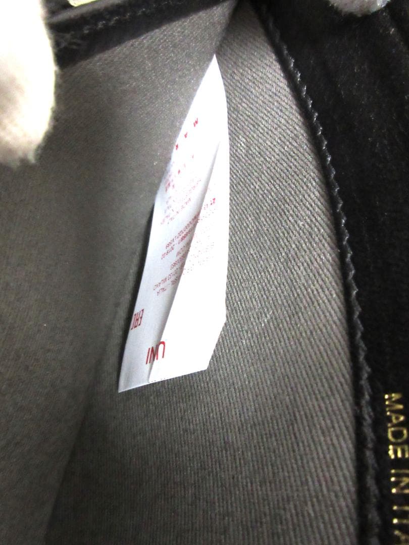 ぱ*ふ様 MARNI マルニ　イタリア製　ラウンドファスナー　長財布　未使用保管