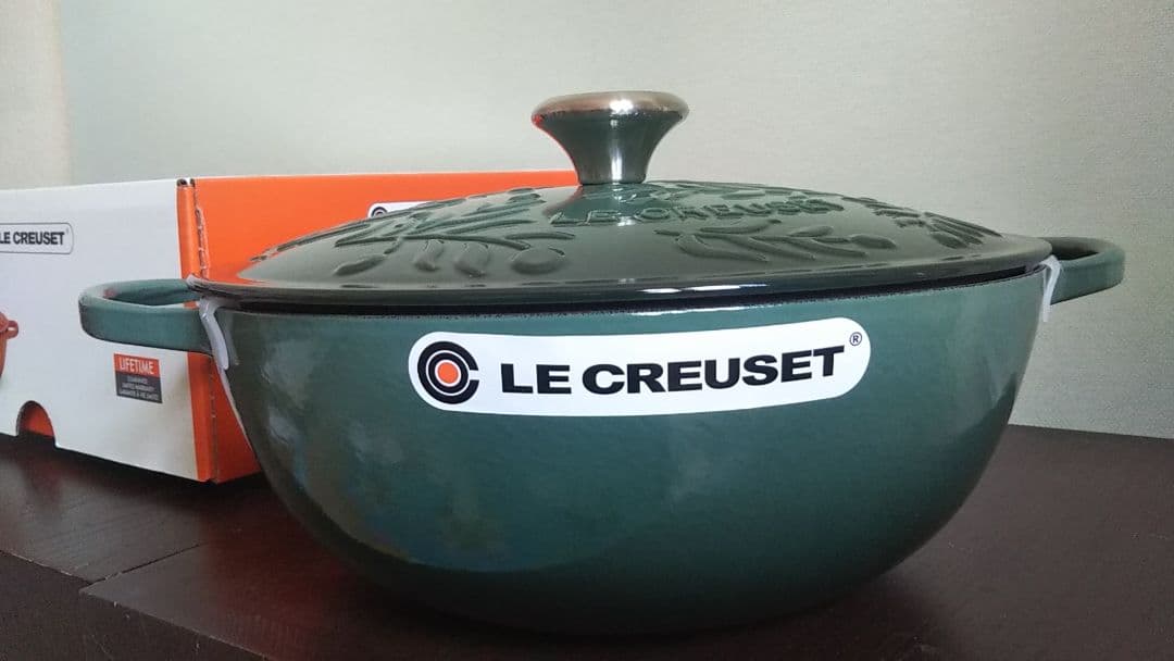 【新品】ルクルーゼ　マルミット オリーブブランチレリーフ 28cm