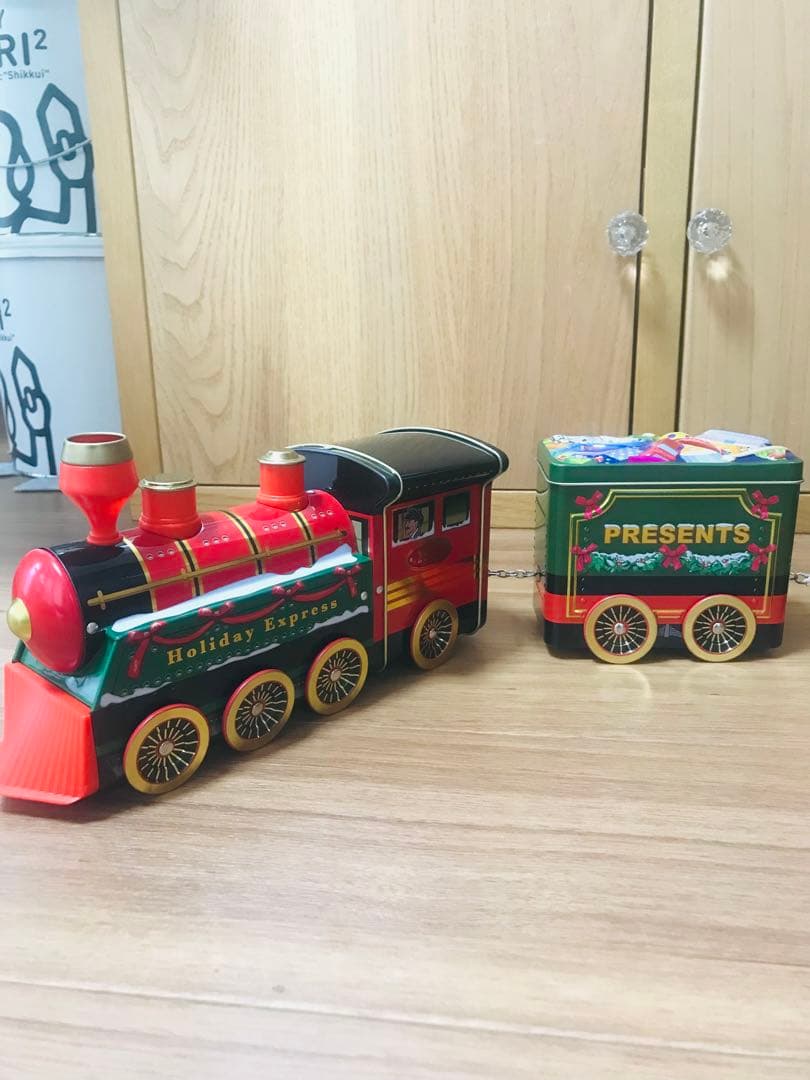 クリスマス缶　蒸気機関車　ブリキ缶　ツリー下飾り