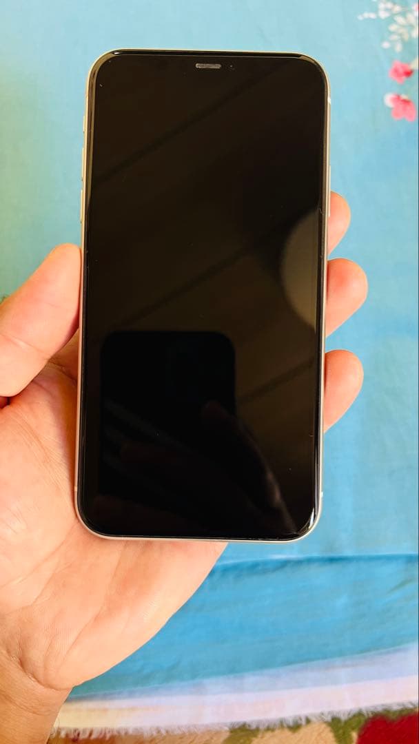 Apple iPhone 11 ホワイト 本体SIMロックなし